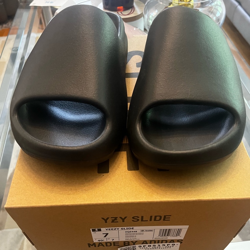 Authentic Yeezy slide. Mens size 7- fits women size 8